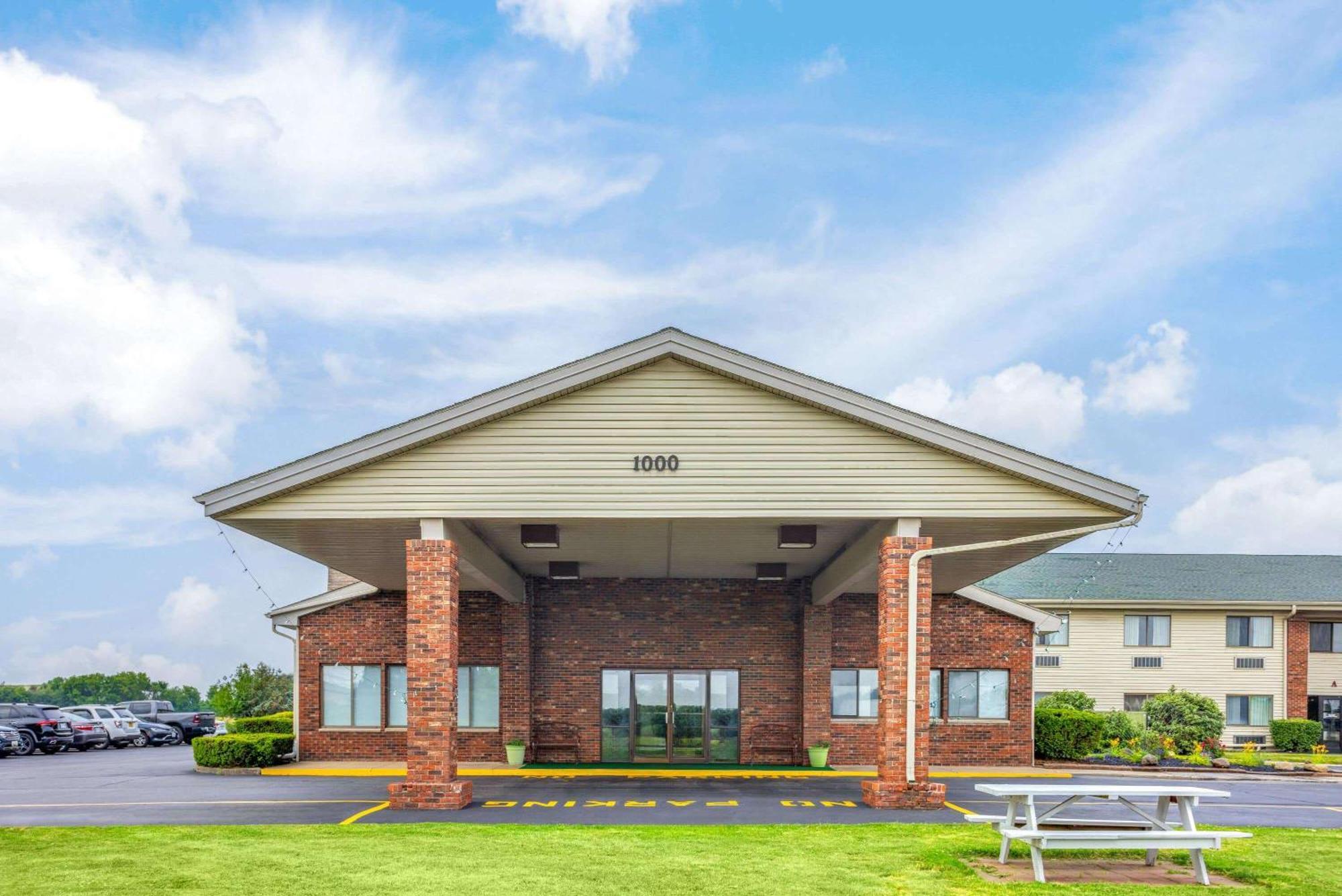 Super 8 By Wyndham Henrietta/Rochester Area Екстер'єр фото